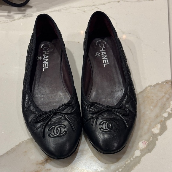 CHANEL Shoes - CHANEL Black Quilted Leather CC Logo Ballet Flats